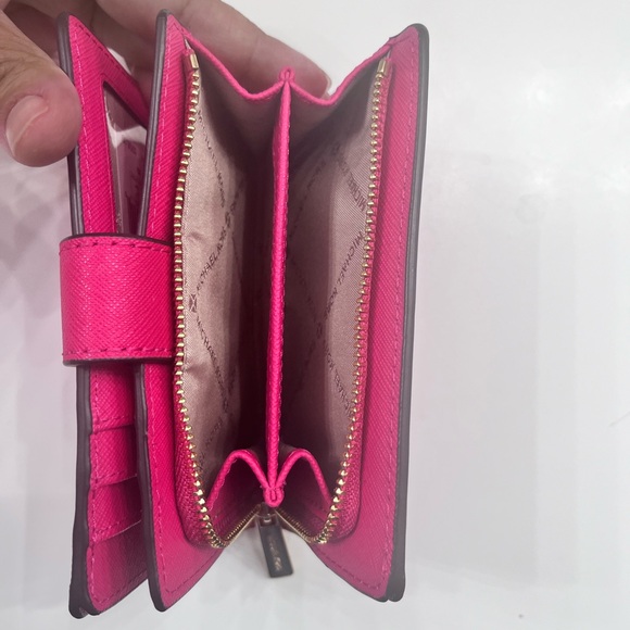 NWT. Michael Kors Medium Crossgrain Leather Wallet - Picture 5 of 5